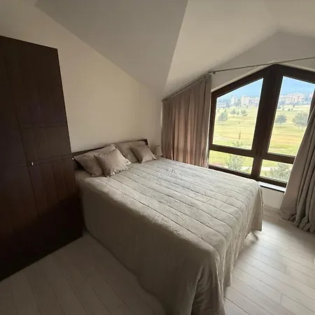 Golf View Razlog